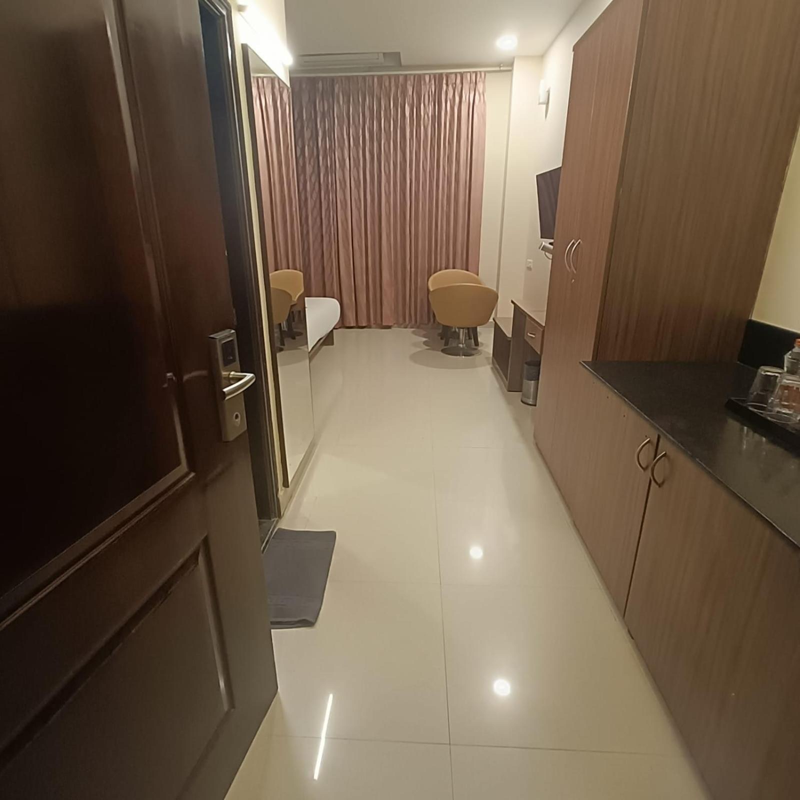 Astra Hotels & Suites Whitefield Near To Nallurahalli Metro Station And Ktpo 벵갈루루 외부 사진