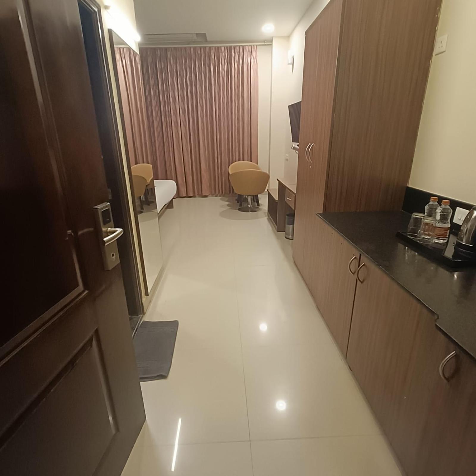 Astra Hotels & Suites Whitefield Near To Nallurahalli Metro Station And Ktpo 벵갈루루 외부 사진