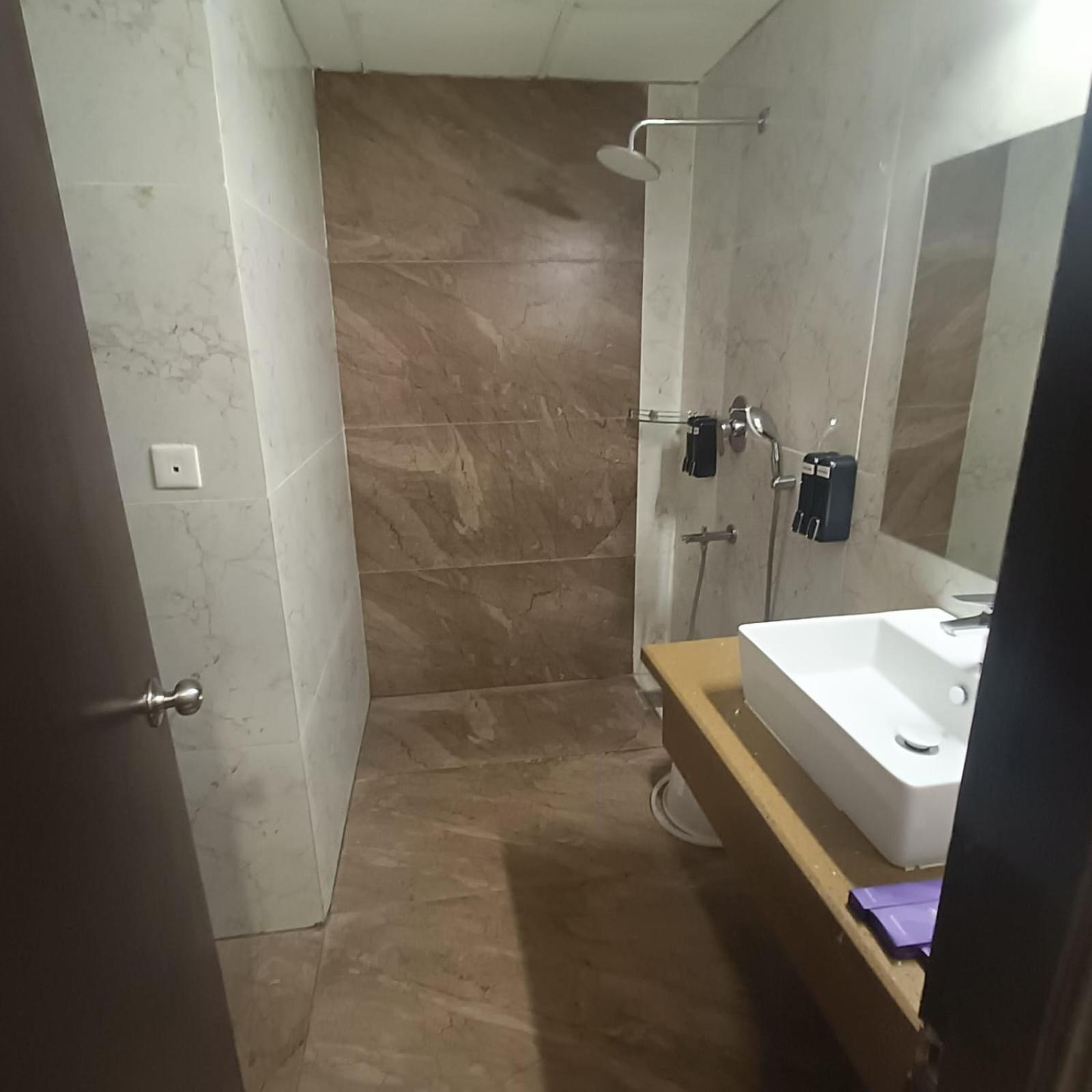 Astra Hotels & Suites Whitefield Near To Nallurahalli Metro Station And Ktpo 벵갈루루 외부 사진